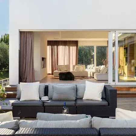 Luxusní stan Offering Modern Comfort With Rustic Charm For 8 Guests Fleury (Aude)