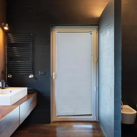 Offering Modern Comfort With Rustic Charm For 8 Guests *