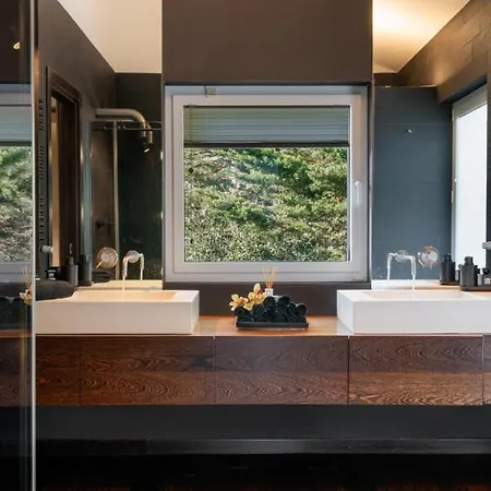 Offering Modern Comfort With Rustic Charm For 8 Guests * Fleury (Aude)