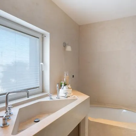 Offering Modern Comfort With Rustic Charm For 8 Guests * Fleury (Aude)