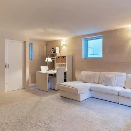 Luxusní stan Offering Modern Comfort With Rustic Charm For 8 Guests